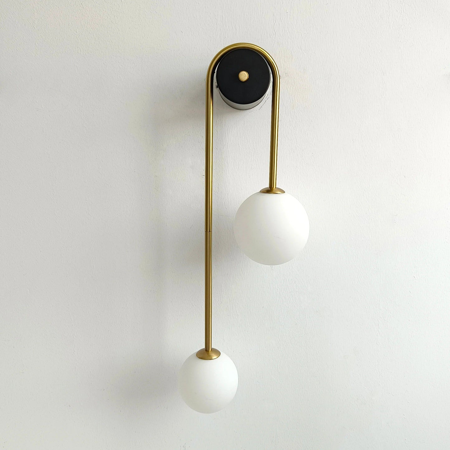 Applique Murale Design Dorée à Deux Boules en Verre