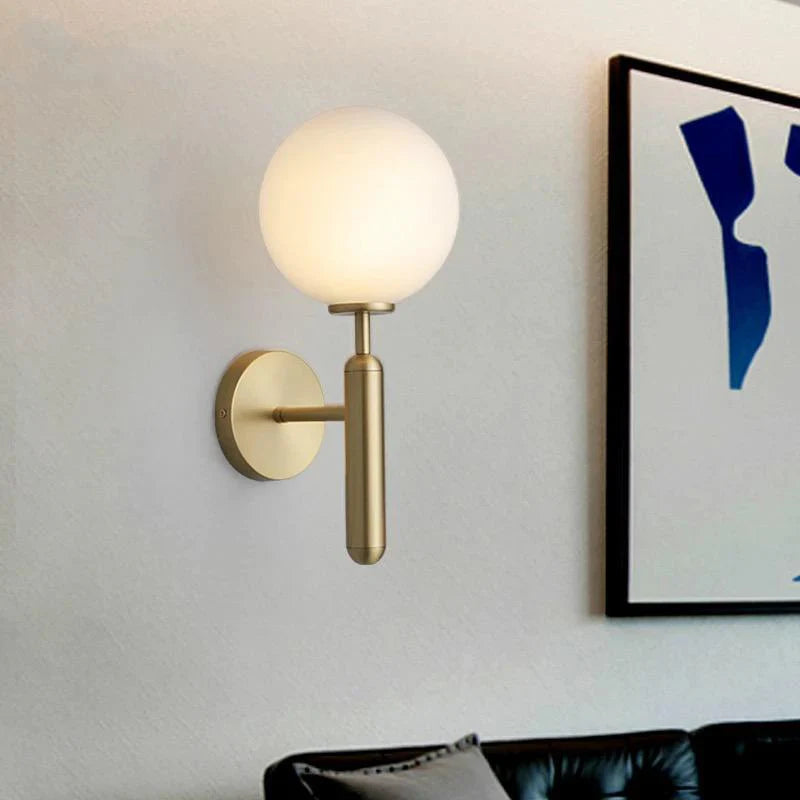 Applique Murale Moderne en Laiton & Verre Opalin – Élégance Minimaliste