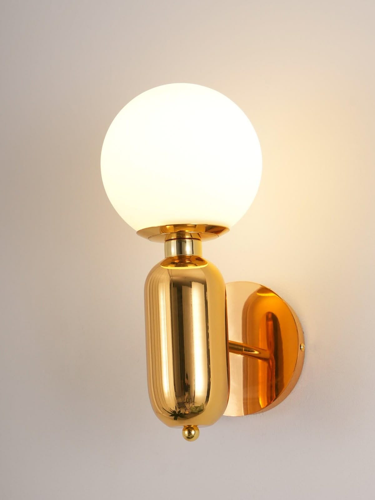 Applique Murale LED Luxe Dorée avec Globe en Verre Blanc
