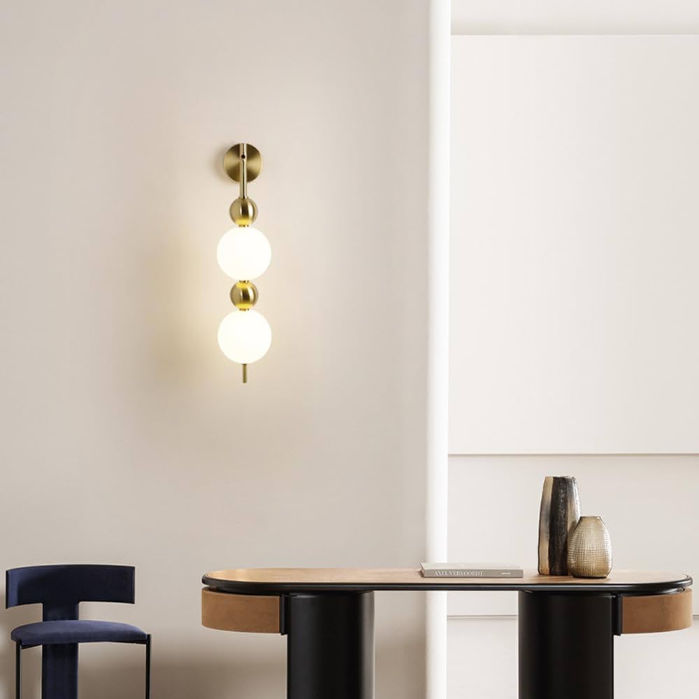Applique Murale Triple Globe – Laiton & Verre Opale