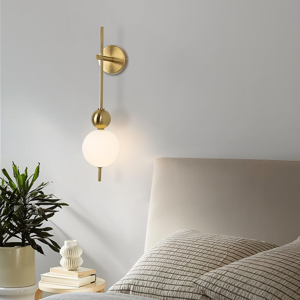Applique Murale Design Globe – Laiton & Verre Opale
