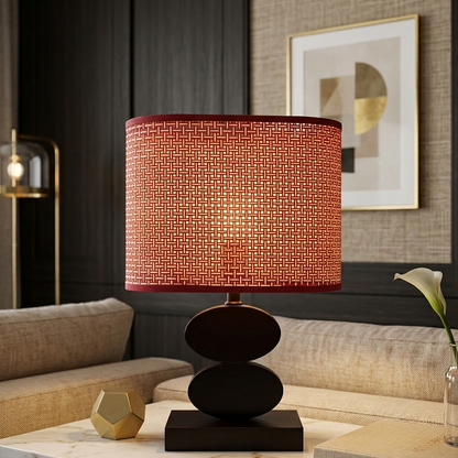 Lampe de table moderne à base géométrique et abat-jour en tissu décoratif