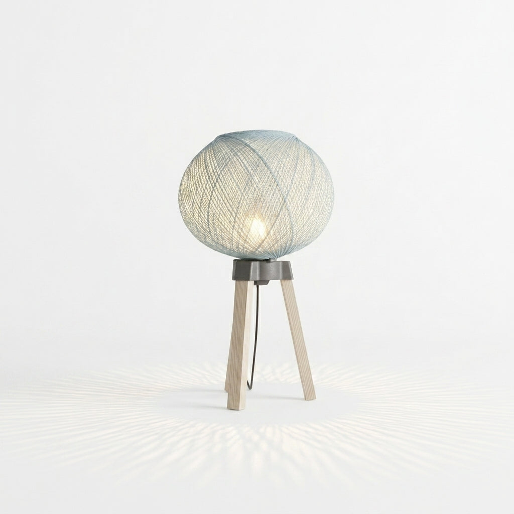 Lampe de table tripode à abat-jour en fil tressé