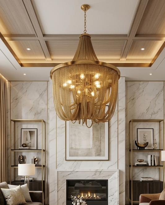 Lustre suspendu de luxe en finition dorée avec pampilles décoratives
