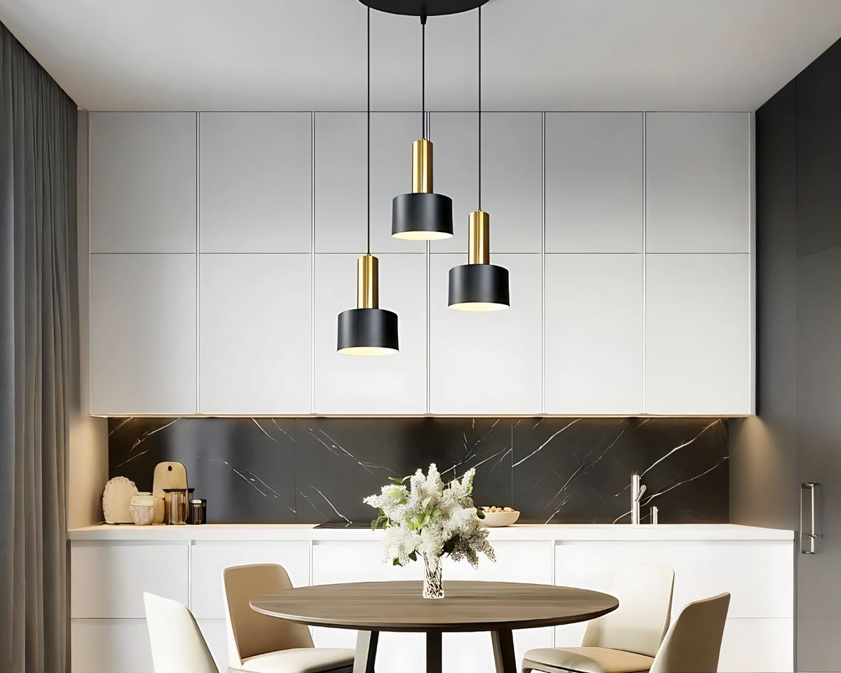 Suspension moderne 3 lumières noir et or